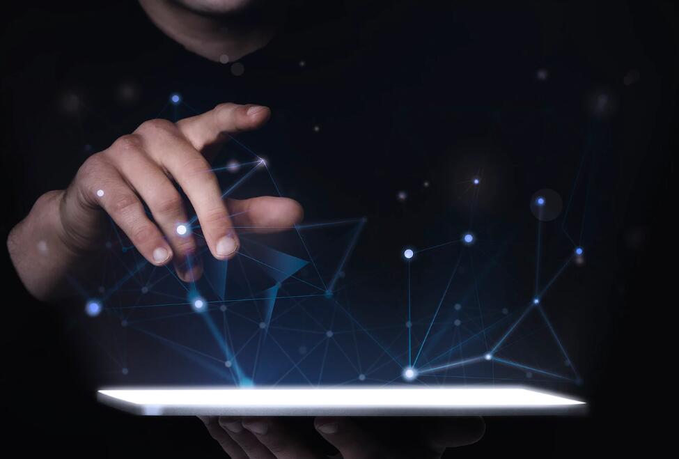 阳光驱散了满天的乌云换个说法意思不变 穿过乌云的阳光更绚丽